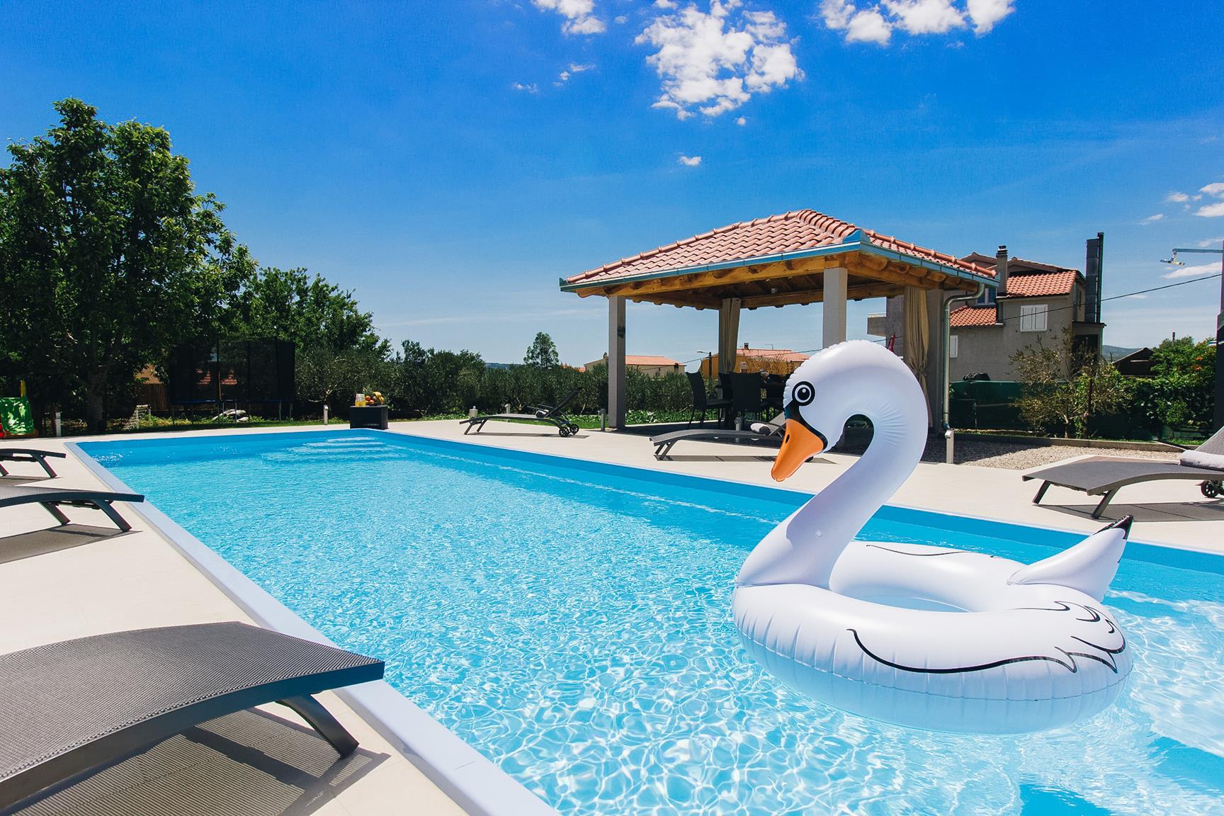 Glasfiberpool Jamaika 11,25m x 3,75m x 1,50m